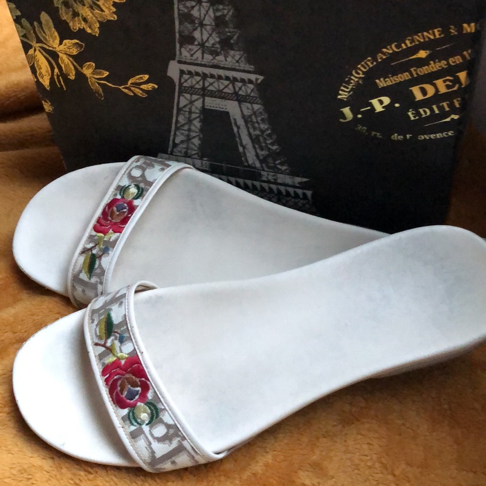 Women's Embroidered White Slide Sandals - Picture 2 of 9